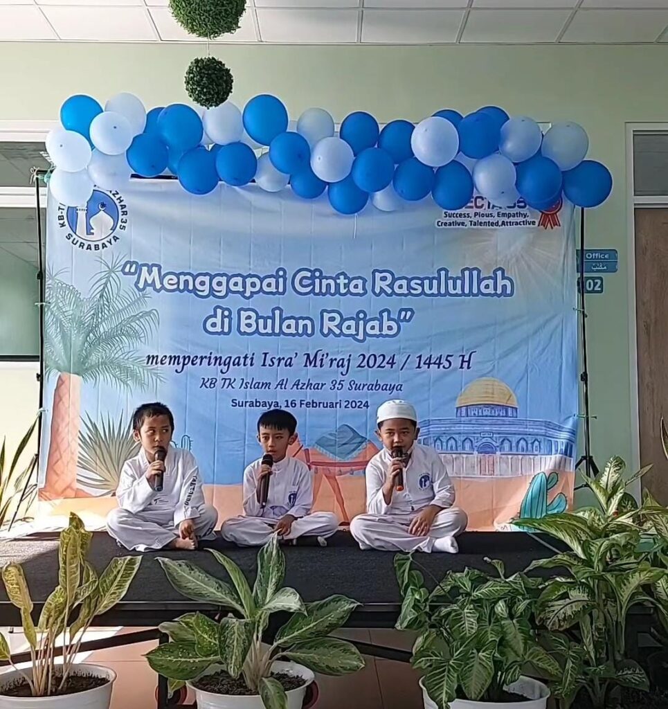 peserta didik tk al azhar 35 surabaya memperingati isra miraj