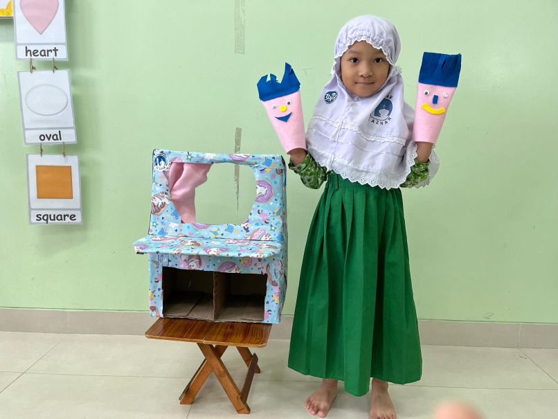 peserta didik di tk al azhar 35 surabaya mengasah kemampuan bahasa