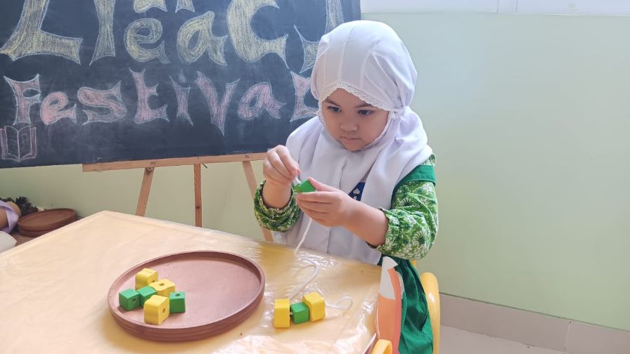 playgroup di tk al azhar 35 surabaya melakukan kegiatan pengembangan kognitif