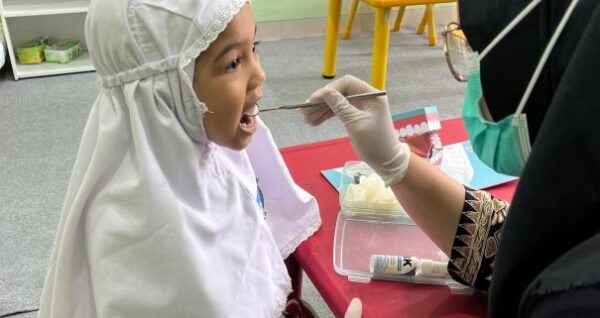 tk al azhar 35 surabaya mengadakan kegiatan pemeriksaan kesehatan