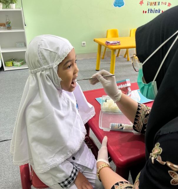 tk al azhar 35 surabaya mengadakan kegiatan pemeriksaan kesehatan