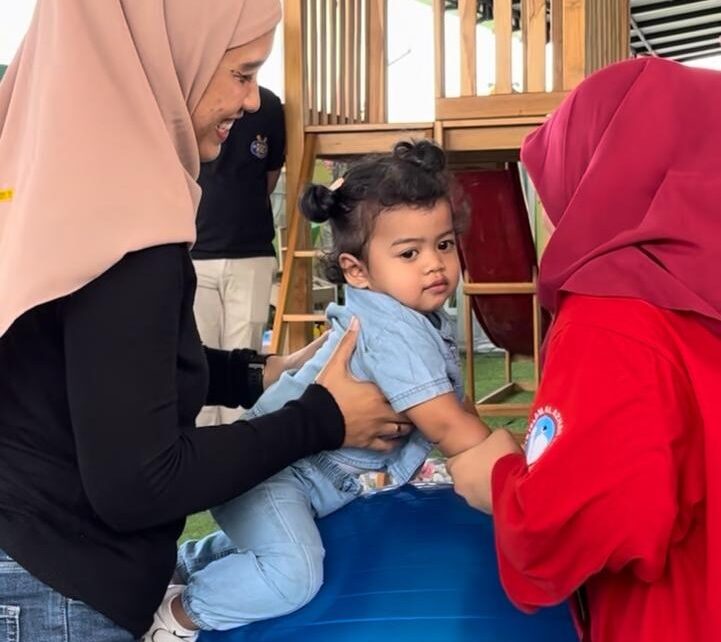 tk al azhar 35 surabaya mengadakan baby gym ball