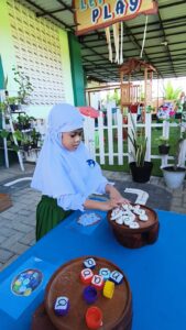 murid KB TK Islam Al Azhar belajar melalui sentuhan alam