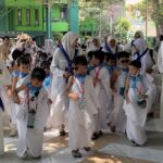 Murid KB-TK Islam Al Azhar 35 Surabaya Barat sedang melakukan praktik Sai di Bukit Shafa dan Marwah.